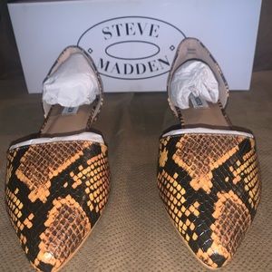 Steve Madden flat